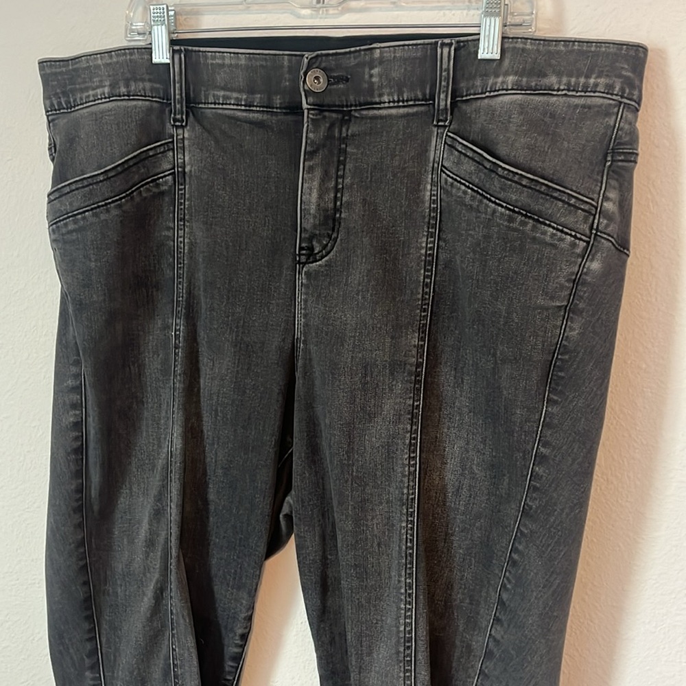 Torrid Black Center Seam Bombshell Super Soft Skinny Jeans Tall Fit - Picture 3 of 5